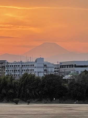 夕方の富士山220209.jpg